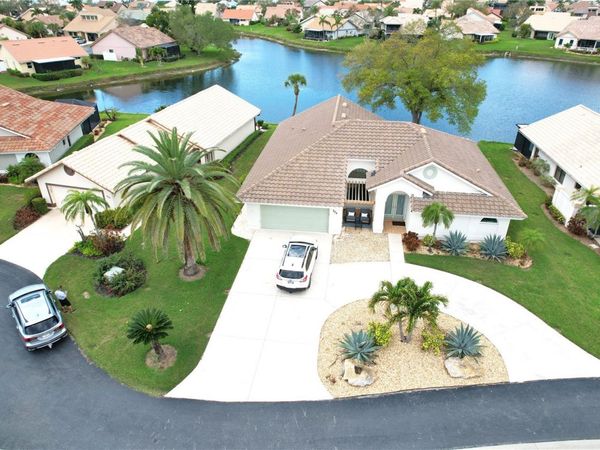 204 CARRIAGE HOUSE LANE, Unit 204, NOKOMIS, FL 34275