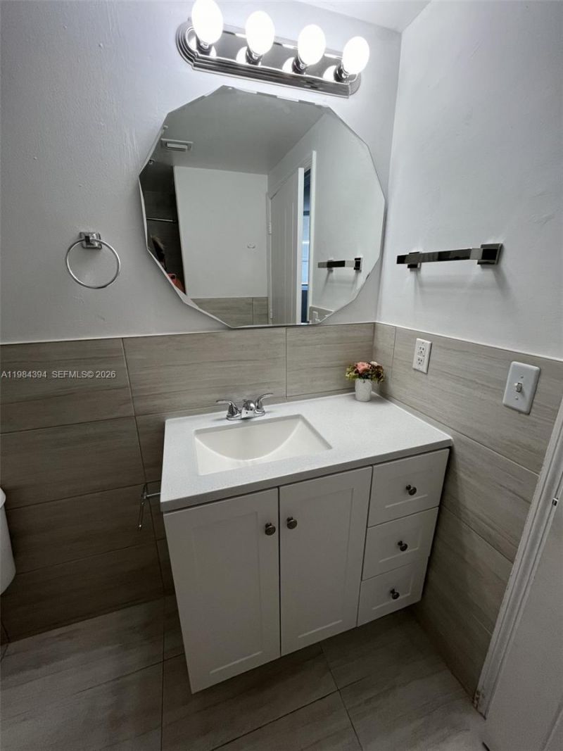 1 Glen Royal Pkwy , Unit 603, Miami, FL 33125 Photo