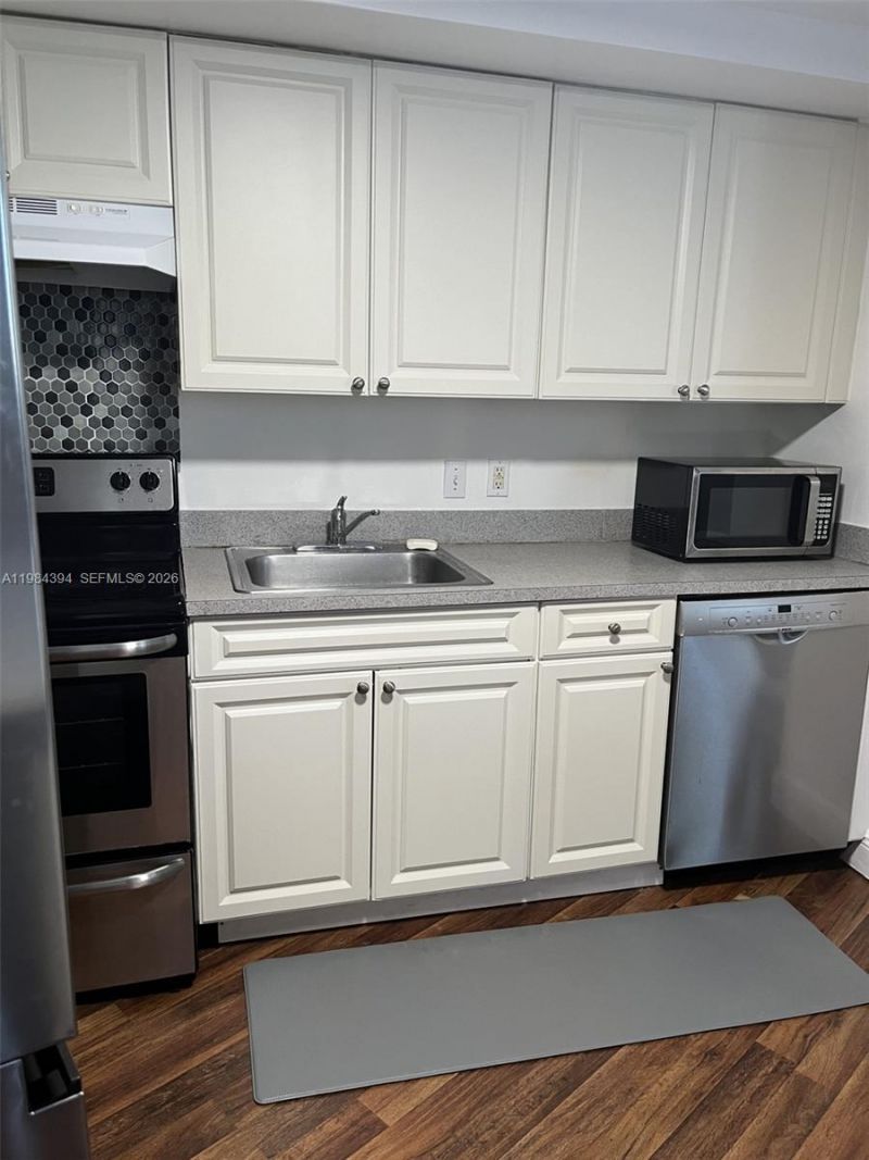 1 Glen Royal Pkwy , Unit 603, Miami, FL 33125 Photo