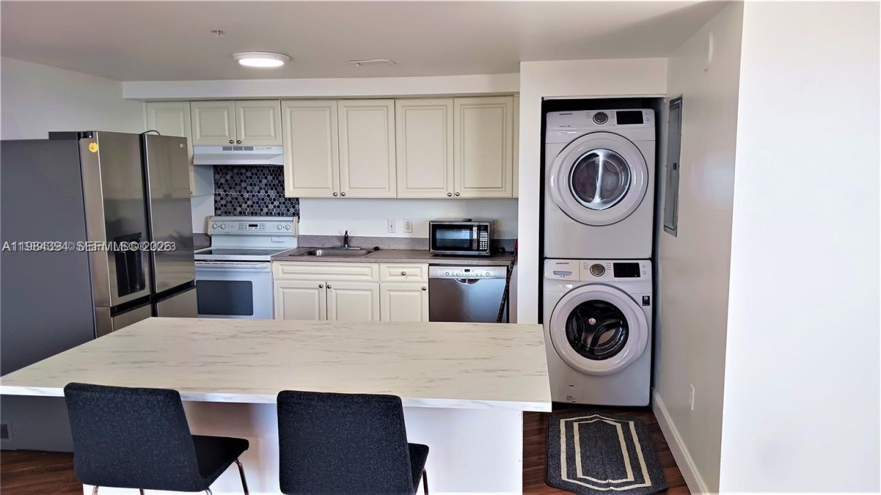 1 Glen Royal Pkwy , Unit 603, Miami, FL 33125 Photo