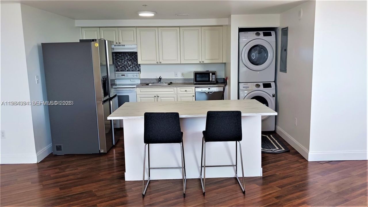 1 Glen Royal Pkwy , Unit 603, Miami, FL 33125 Photo