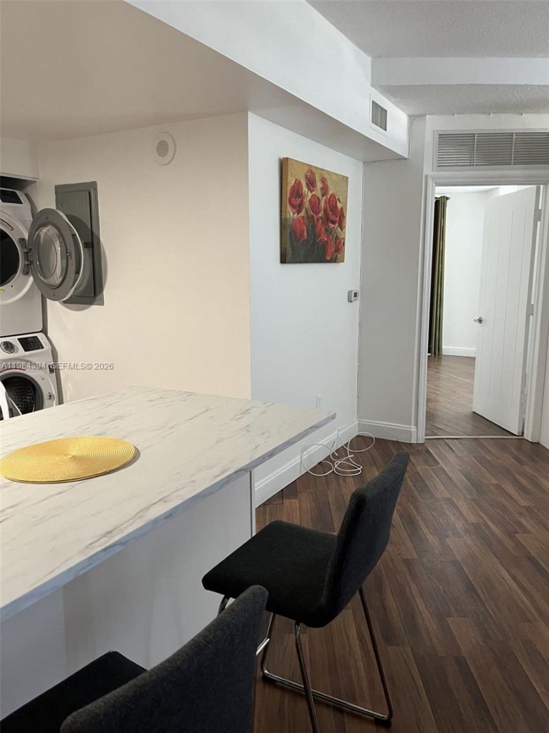 1 Glen Royal Pkwy , Unit 603, Miami, FL 33125 Photo