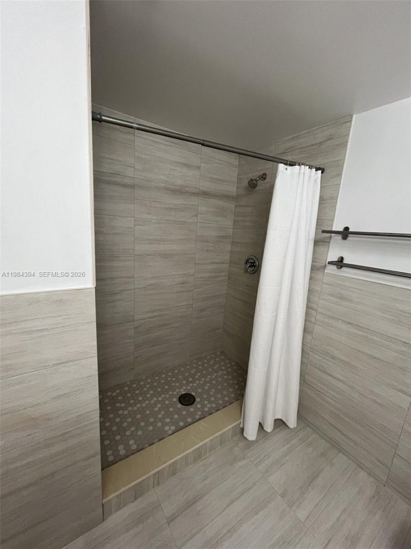 1 Glen Royal Pkwy , Unit 603, Miami, FL 33125 Photo