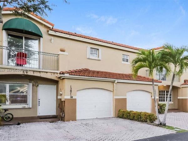 15867 SW 68th Ter , Miami, FL 33193