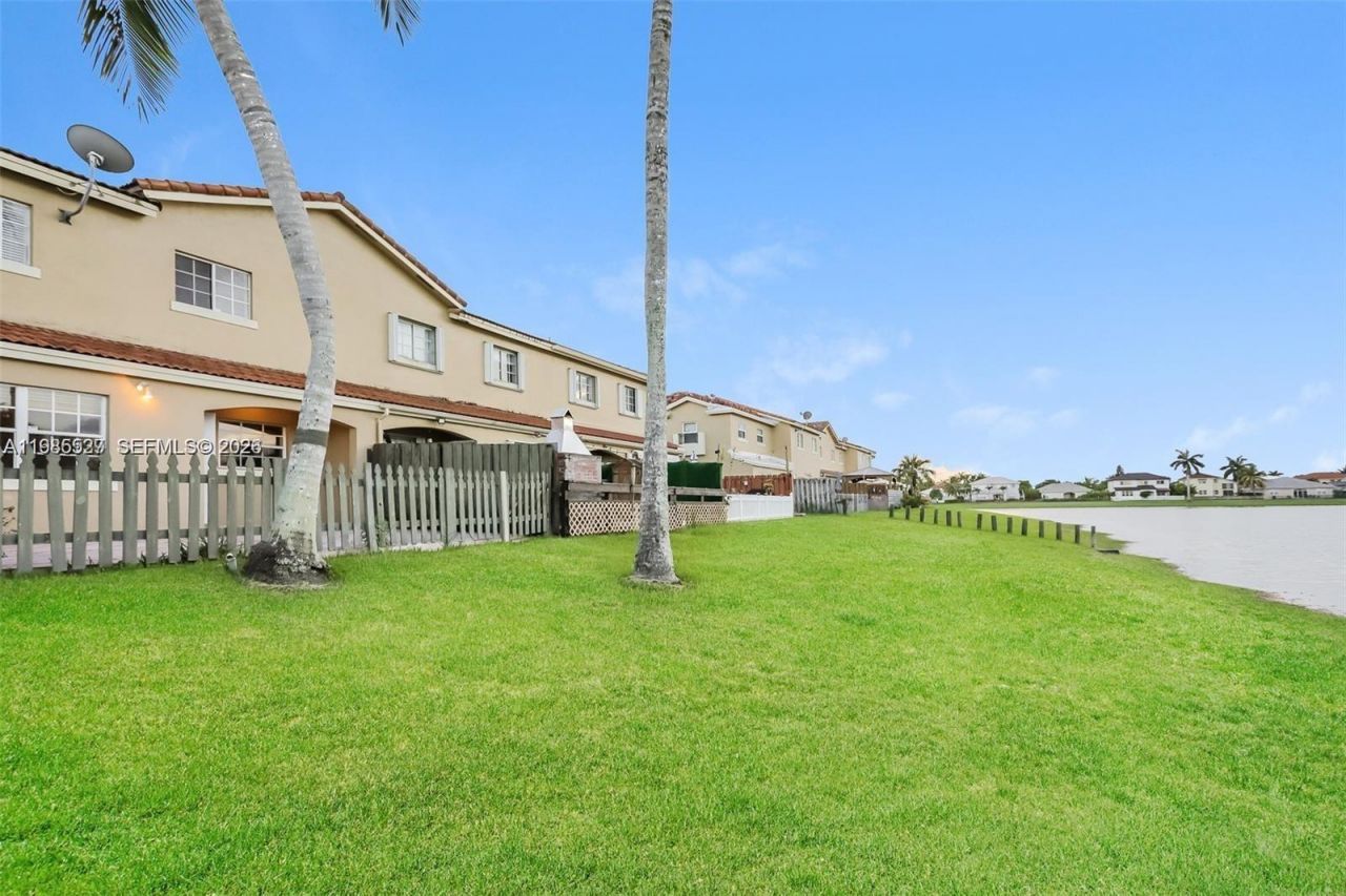 15867 SW 68th Ter , Miami, FL 33193 Photo