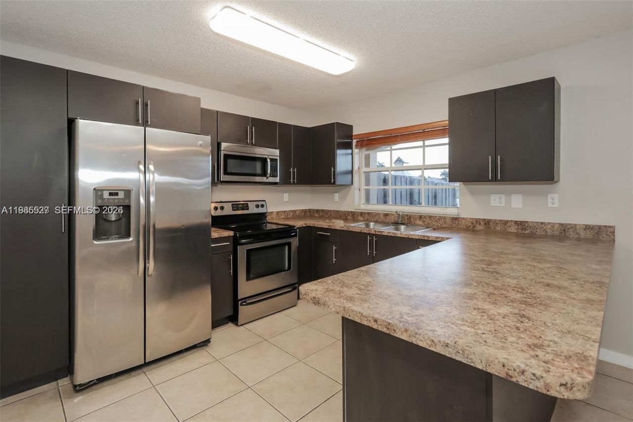 15867 SW 68th Ter , Miami, FL 33193 Photo