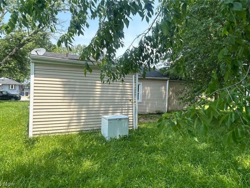 12215 Guardian Boulevard, Cleveland, OH 44135 Photo 2