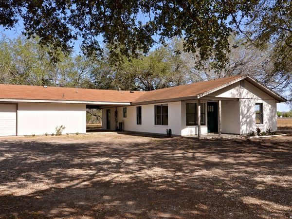 202 Ranch Rd, Mathis, TX 78368
