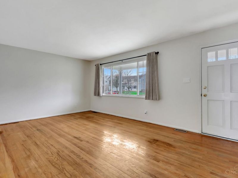 1748 Hilltree Drive, Anderson Twp, OH 45255 Photo 2