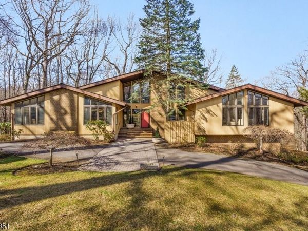 4 Timber Ridge Dr, Warren, NJ 07059