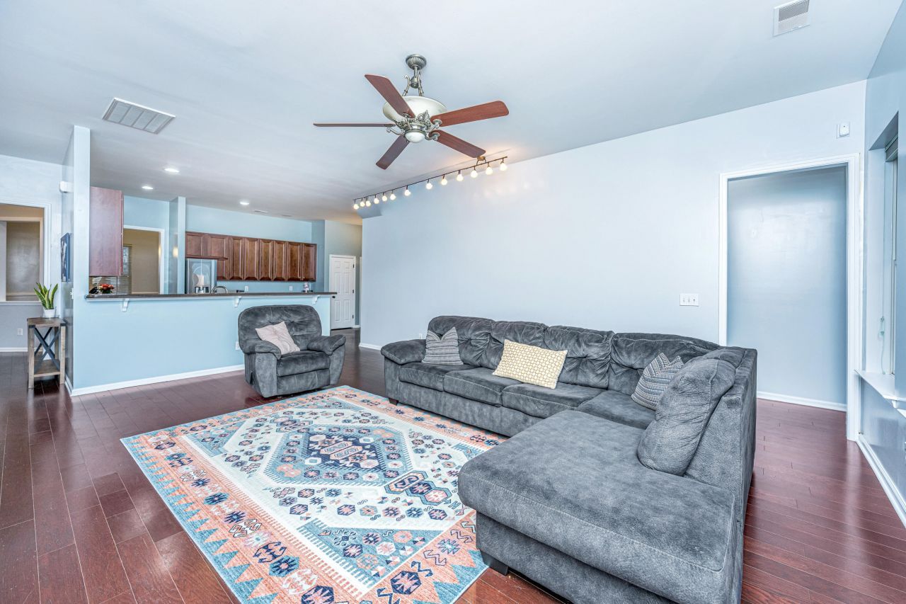 7315 Coopers Hawk Drive Photo 12