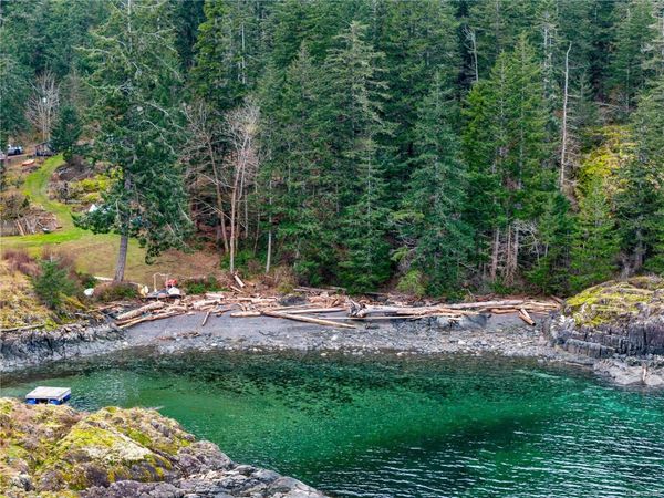 1862 Lakberg Rd, Quadra Island, BC V0P 1H0