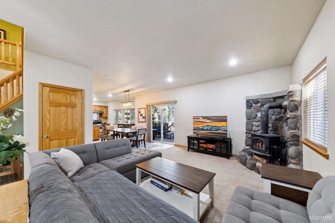 2050 Lukins Way, South Lake Tahoe, CA 96150 Photo