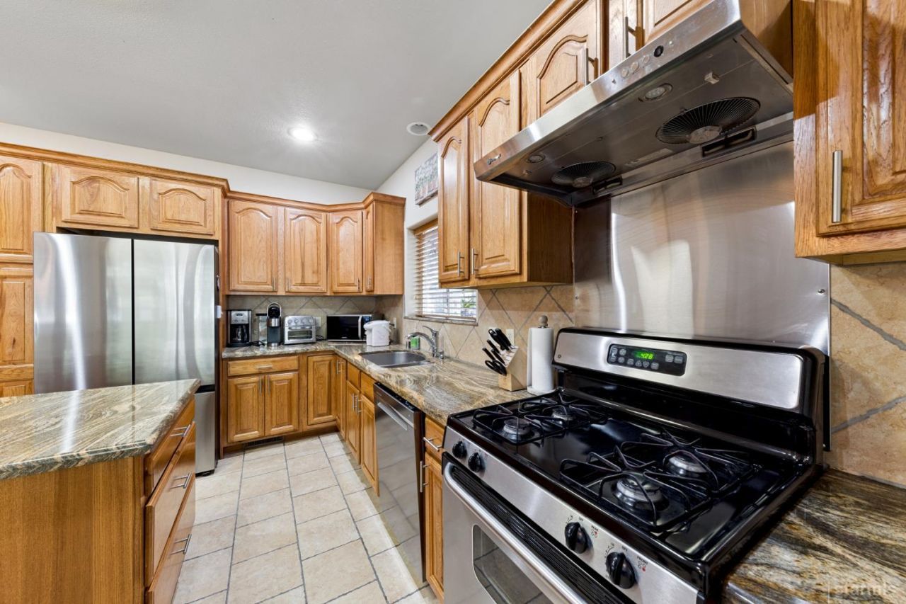 2050 Lukins Way, South Lake Tahoe, CA 96150 Photo