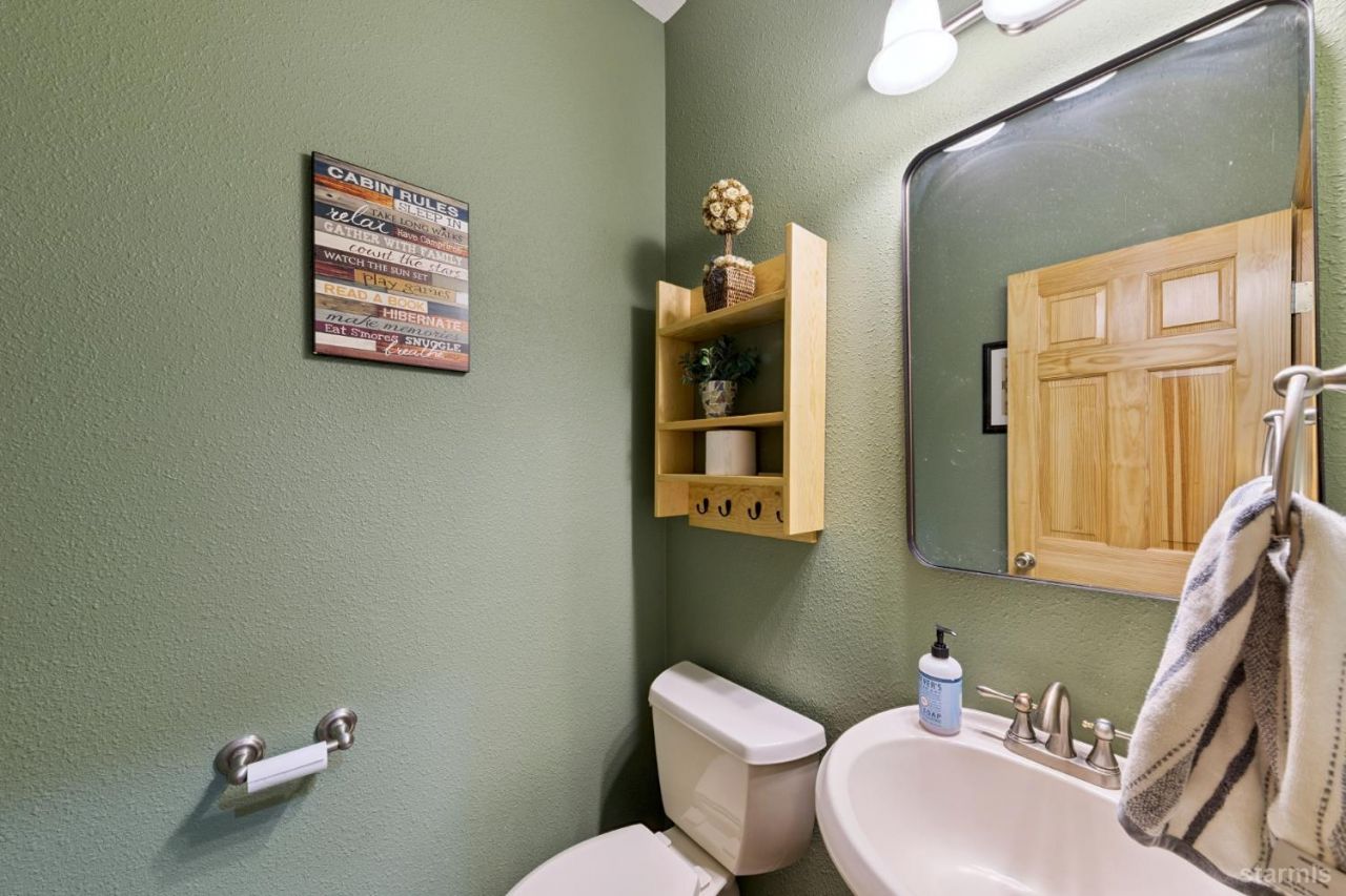 2050 Lukins Way, South Lake Tahoe, CA 96150 Photo