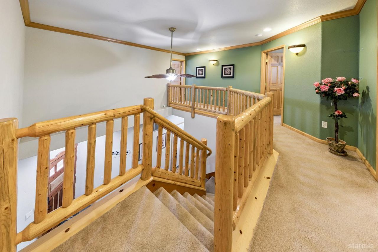 2050 Lukins Way, South Lake Tahoe, CA 96150 Photo