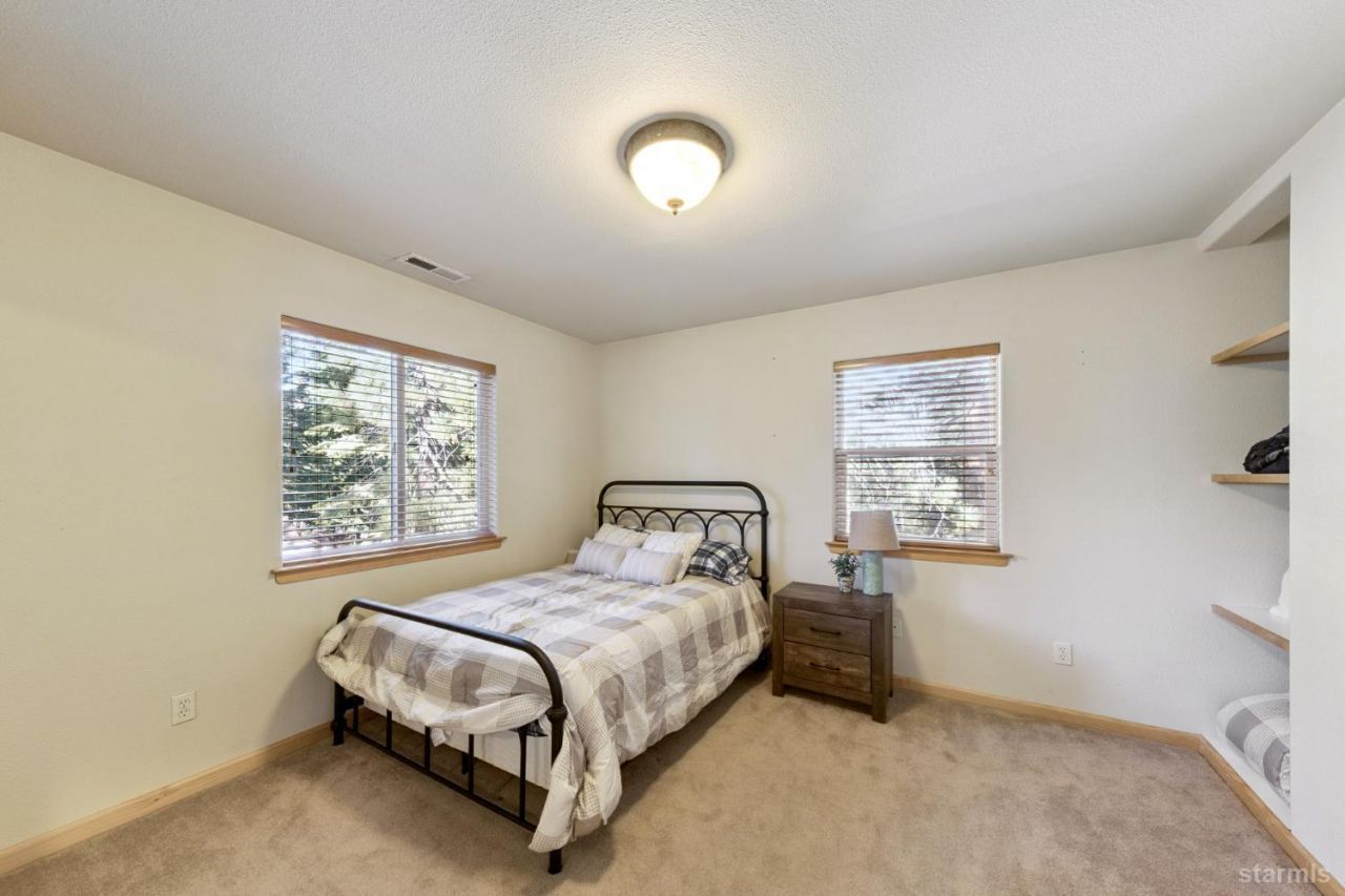 2050 Lukins Way, South Lake Tahoe, CA 96150 Photo