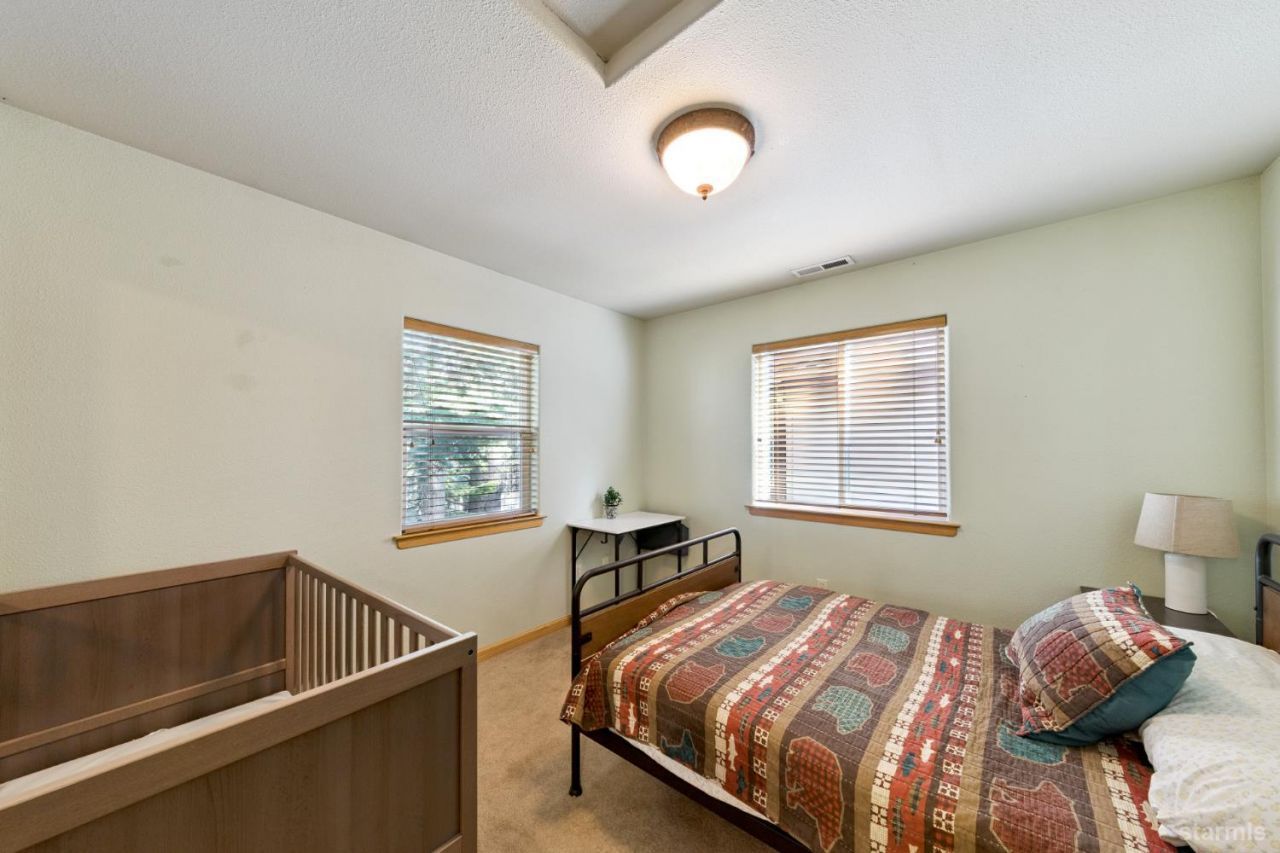 2050 Lukins Way, South Lake Tahoe, CA 96150 Photo