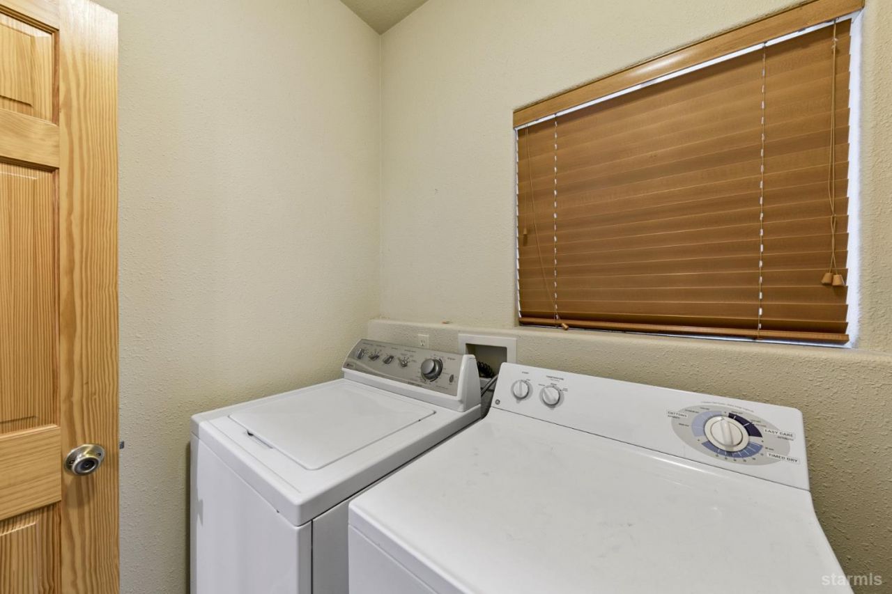 2050 Lukins Way, South Lake Tahoe, CA 96150 Photo