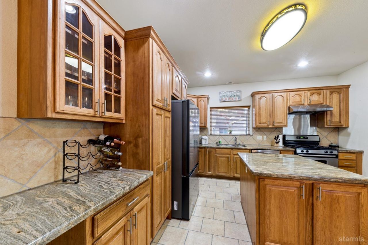 2050 Lukins Way, South Lake Tahoe, CA 96150 Photo