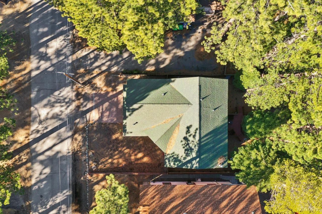 2050 Lukins Way, South Lake Tahoe, CA 96150 Photo