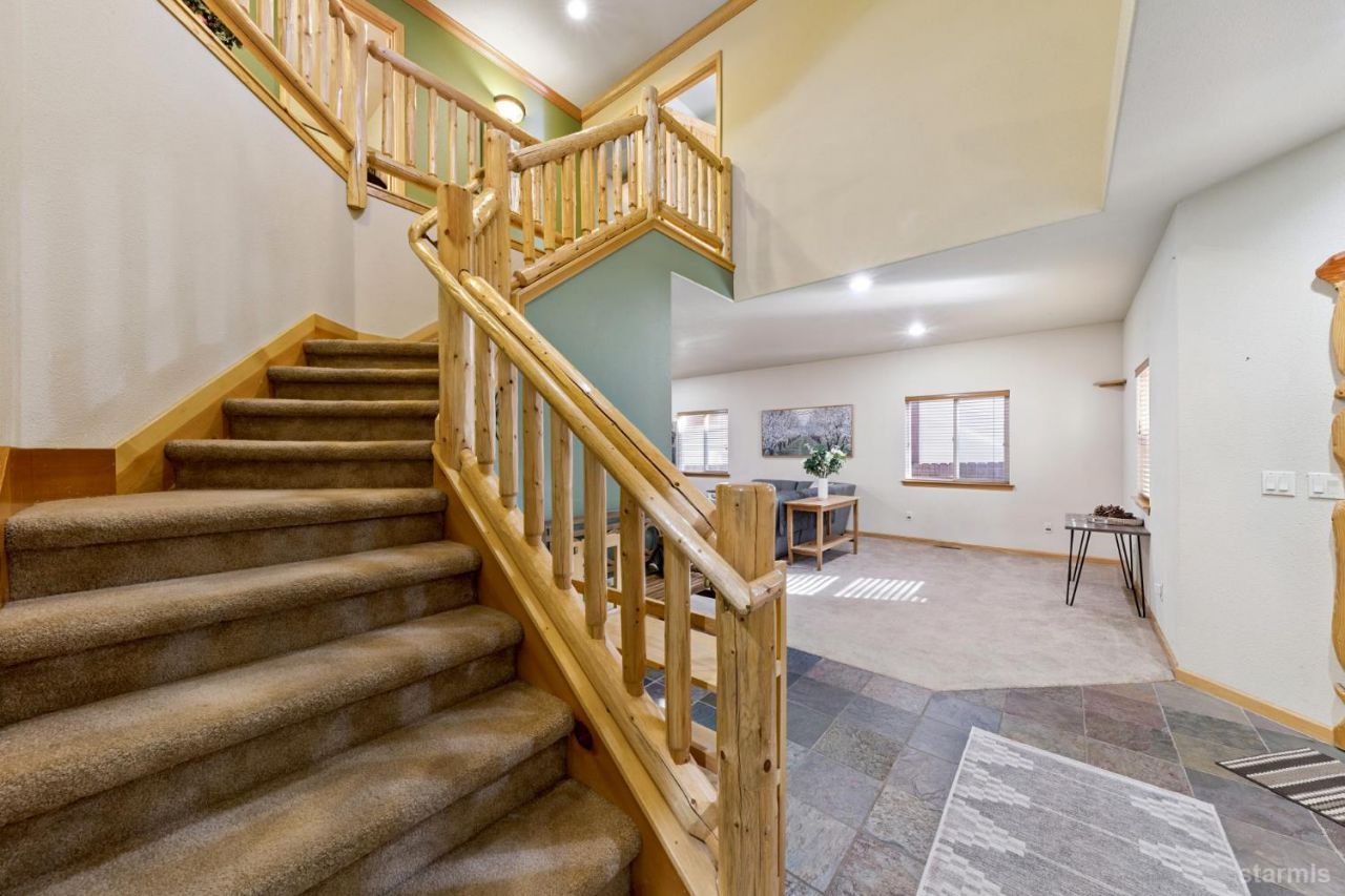 2050 Lukins Way, South Lake Tahoe, CA 96150 Photo