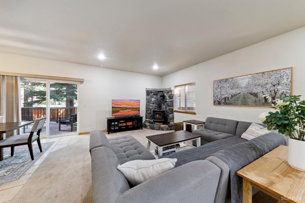 2050 Lukins Way, South Lake Tahoe, CA 96150 Photo