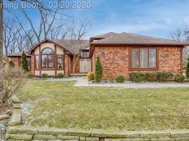 1651 Redbud Drive, Troy, MI 48098