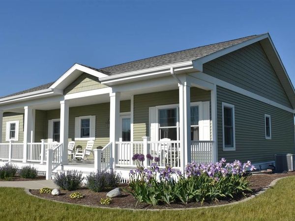 1298 Tracy Lane, Petoskey, MI 49770