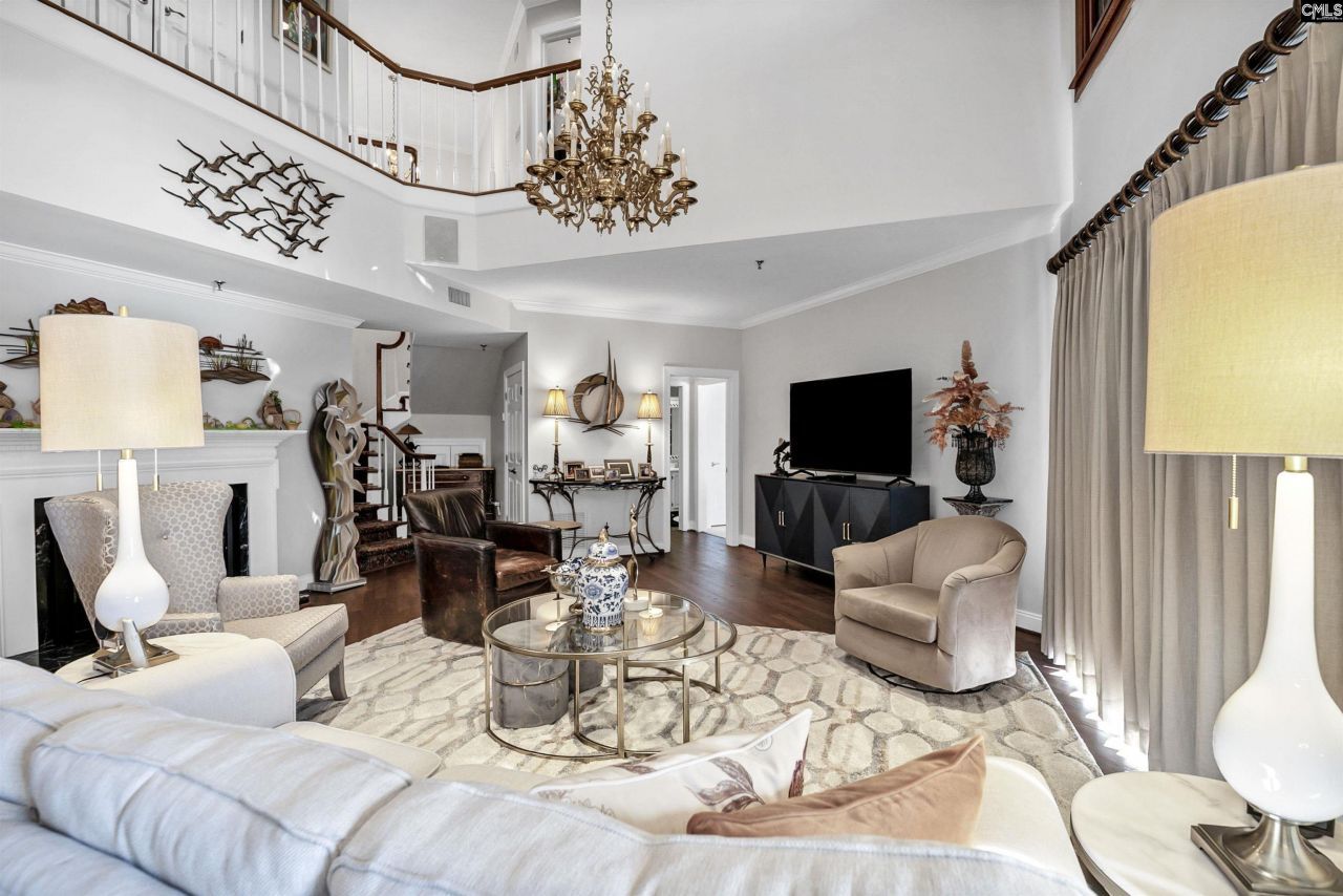 100 Sunset Boulevard  Photo 12