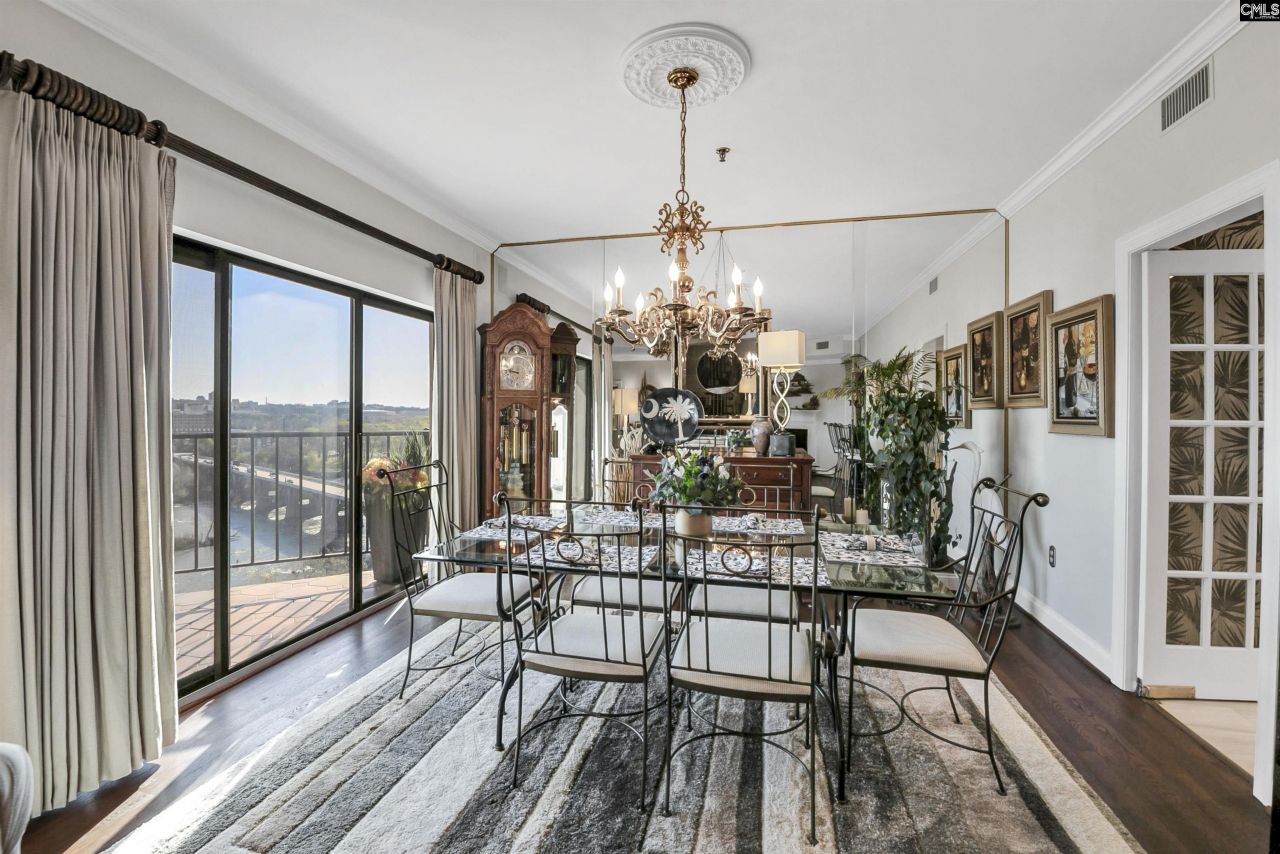 100 Sunset Boulevard  Photo 13