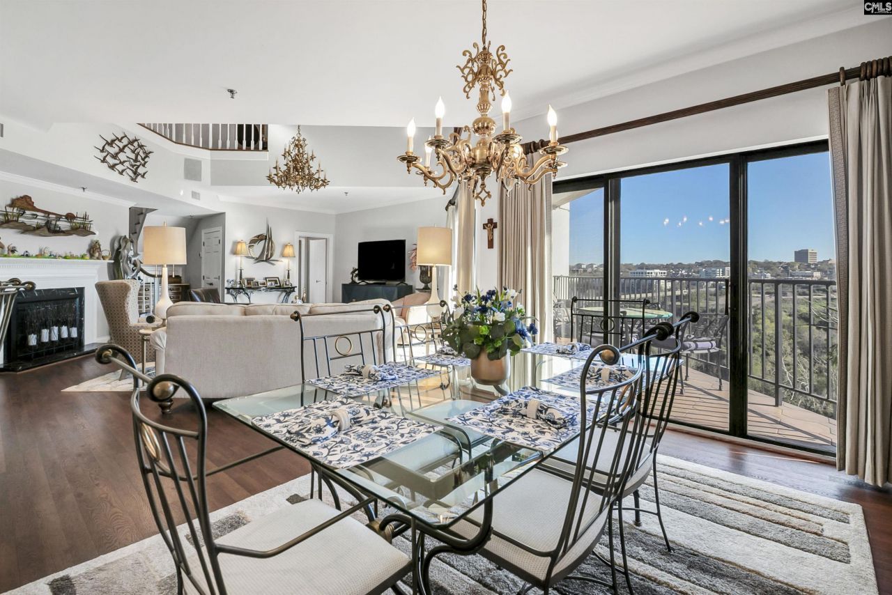 100 Sunset Boulevard  Photo 15