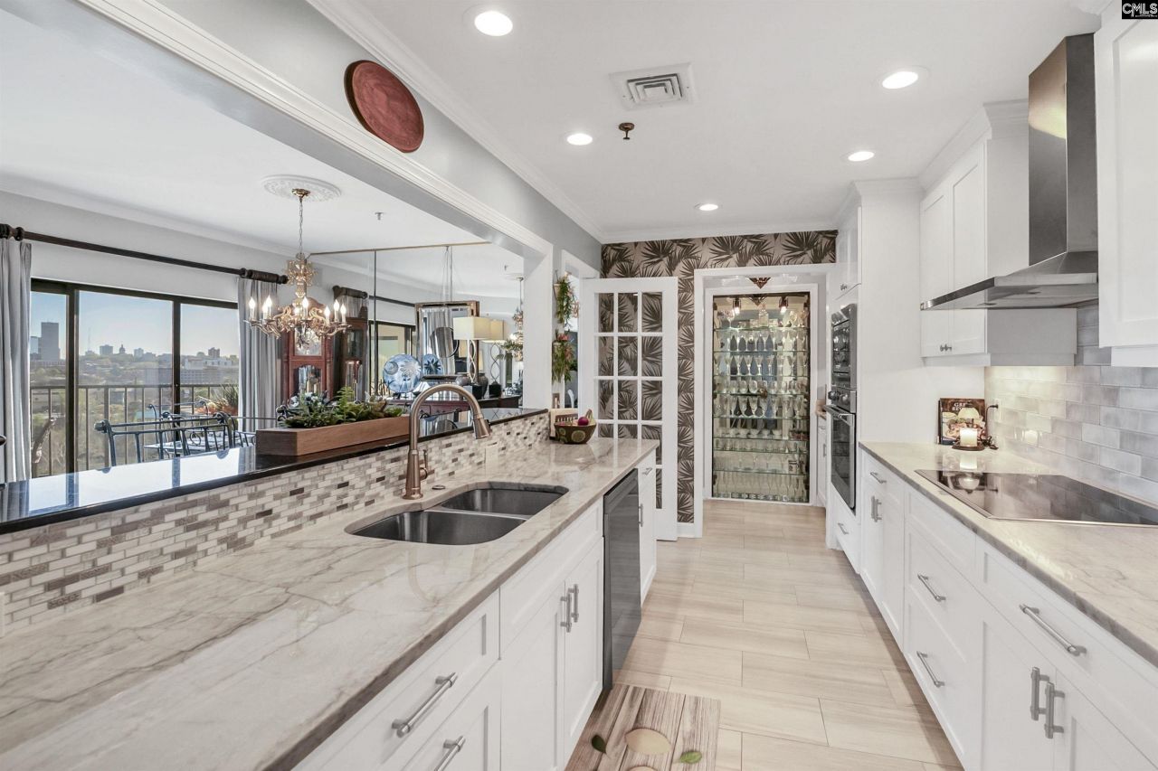 100 Sunset Boulevard  Photo 16