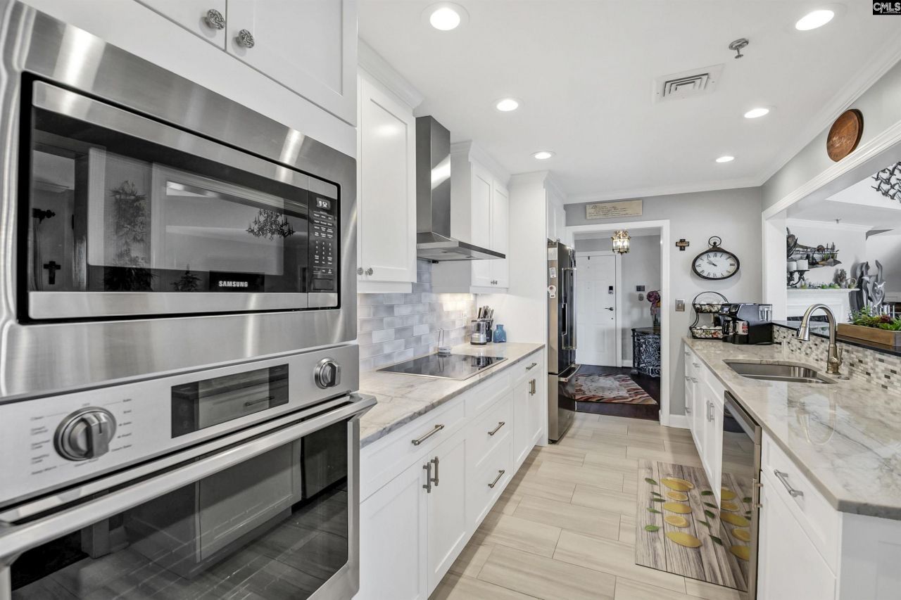 100 Sunset Boulevard  Photo 18