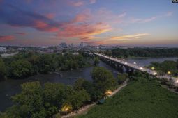 100 Sunset Boulevard  photo 4