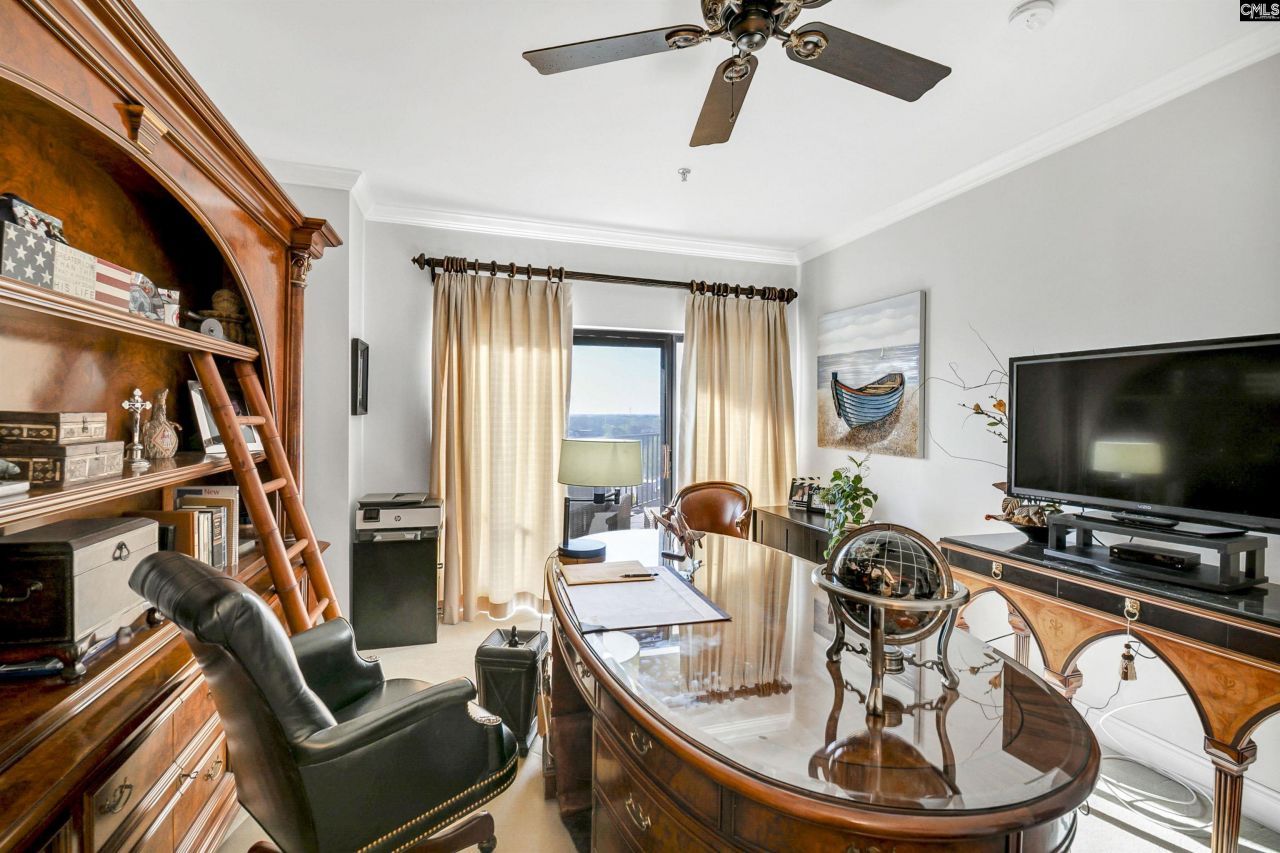 100 Sunset Boulevard  Photo 21