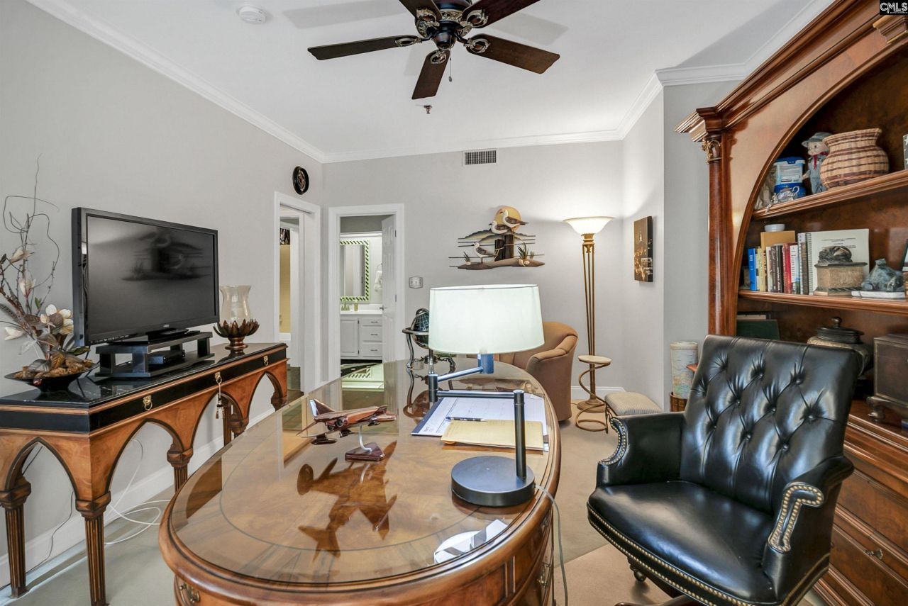 100 Sunset Boulevard  Photo 23