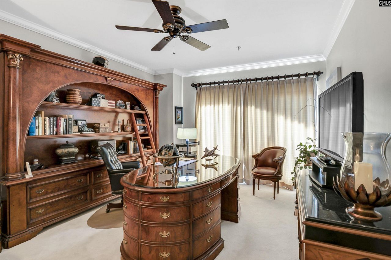 100 Sunset Boulevard  Photo 24