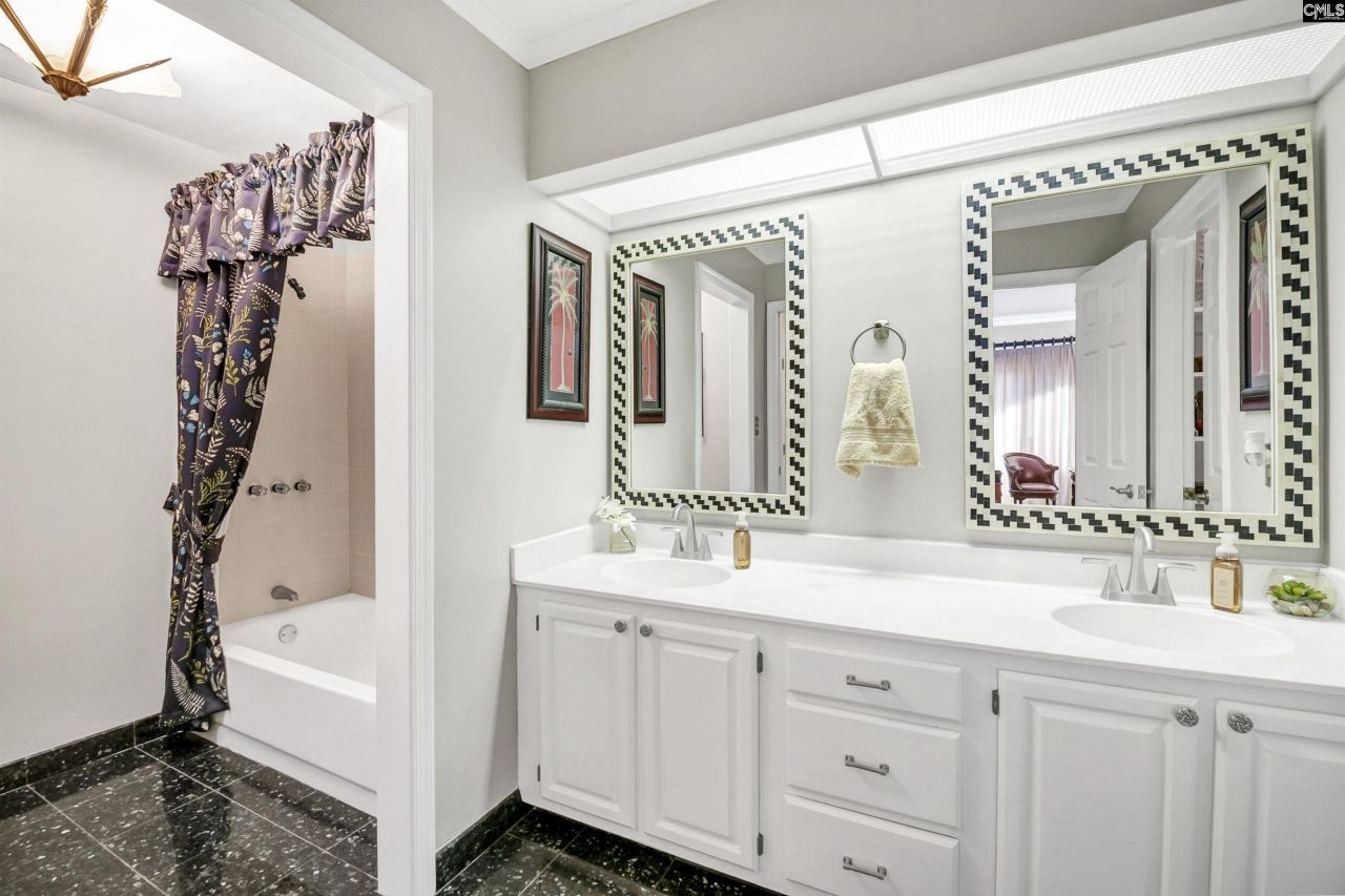 100 Sunset Boulevard  Photo 26