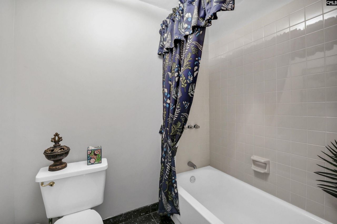 100 Sunset Boulevard  Photo 28