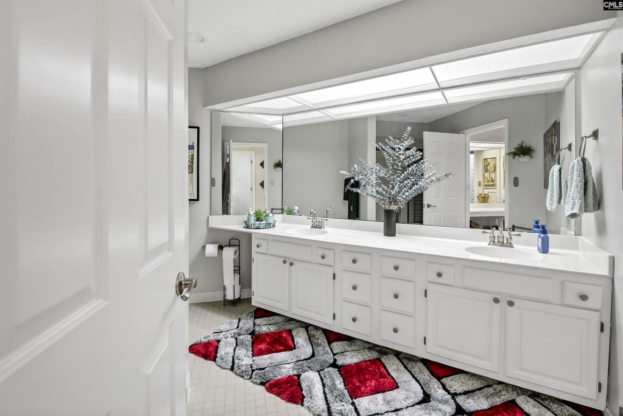 100 Sunset Boulevard  Photo 47