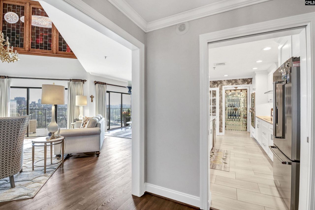 100 Sunset Boulevard  Photo 5