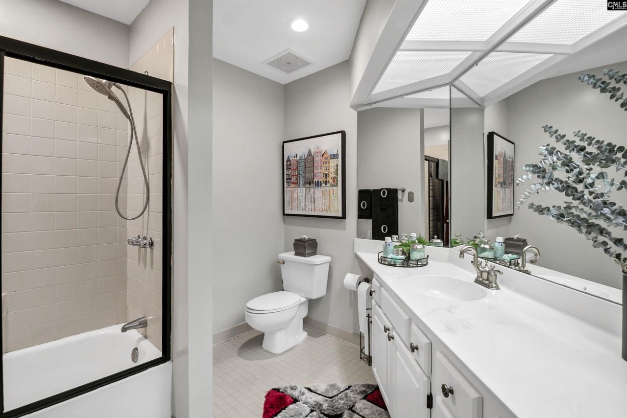 100 Sunset Boulevard  Photo 50