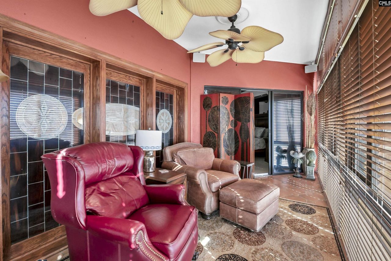 100 Sunset Boulevard  Photo 51