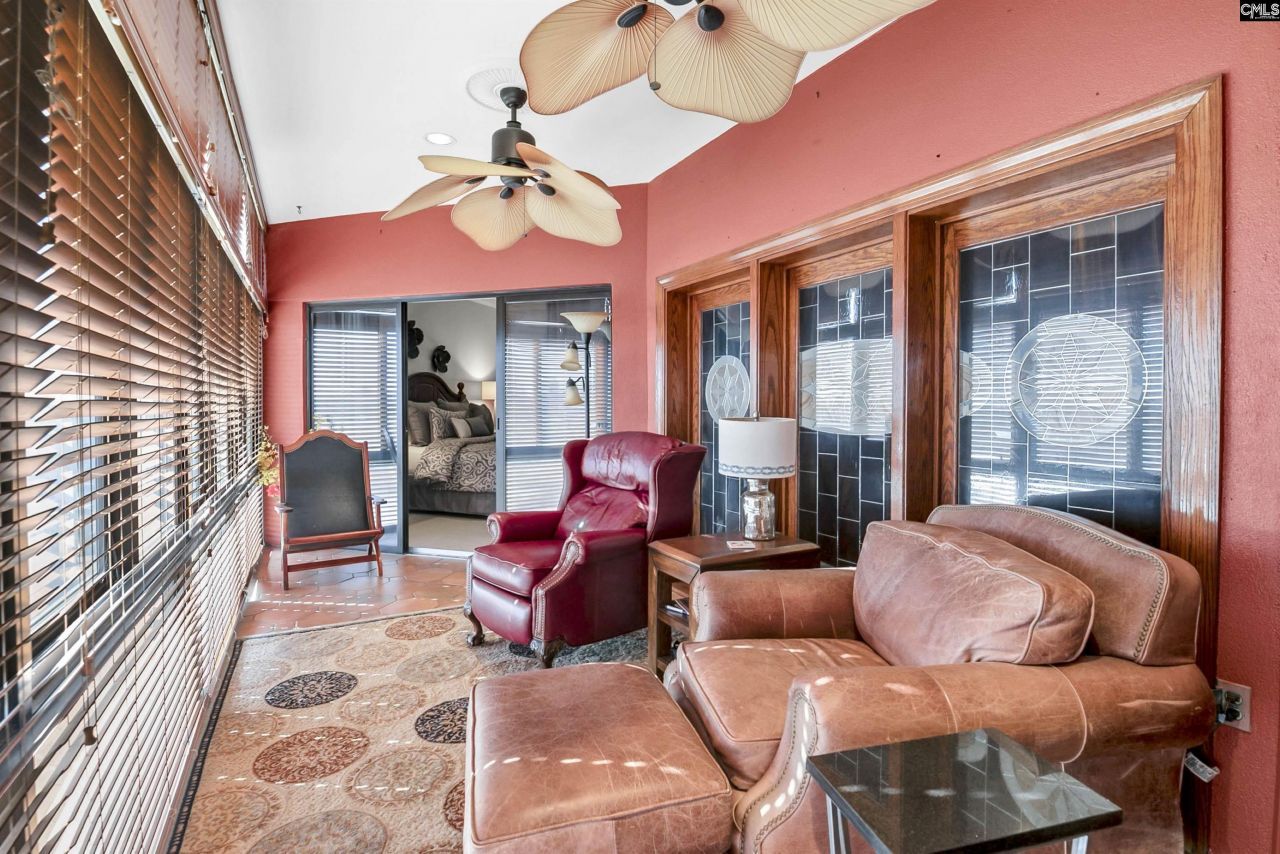 100 Sunset Boulevard  Photo 52