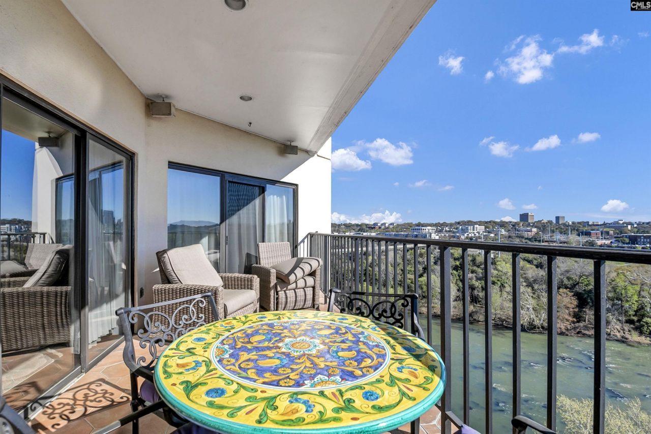 100 Sunset Boulevard  Photo 61