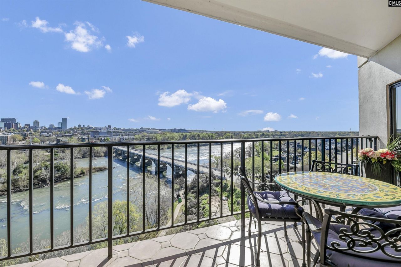 100 Sunset Boulevard  Photo 63