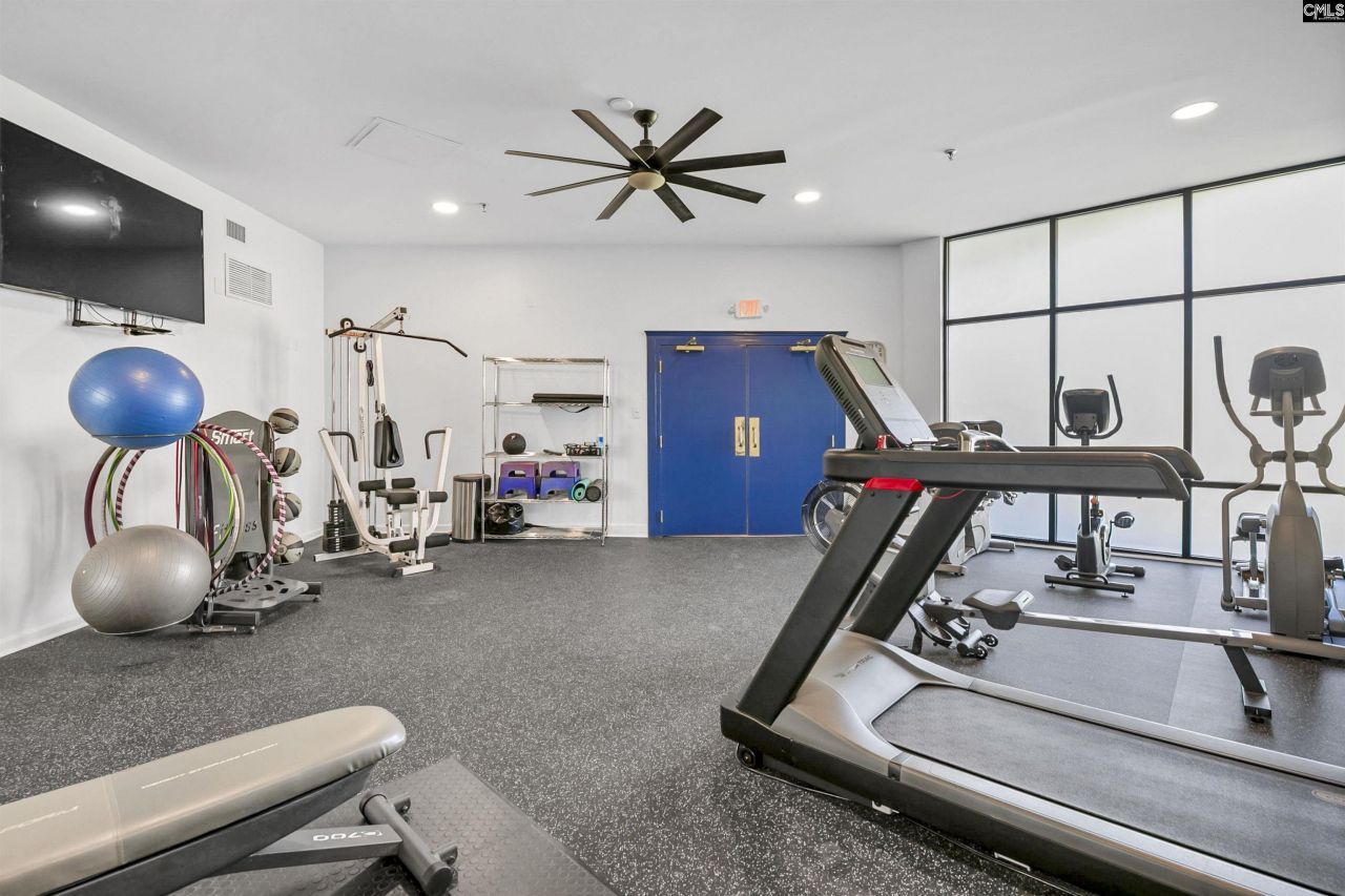 100 Sunset Boulevard  Photo 66