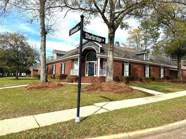 6108 Sturbridge Drive, Mobile, AL 36609