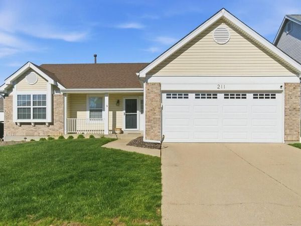 211 Cheval Square Drive , Chesterfield, MO 63005